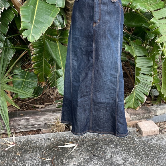 Venezia Dresses & Skirts - Venezia dark wash denim skirt with jewel pockets
